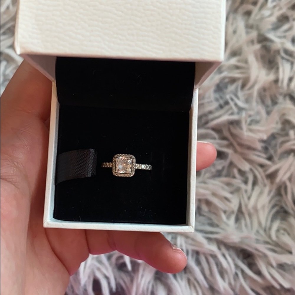 Pandora Ring